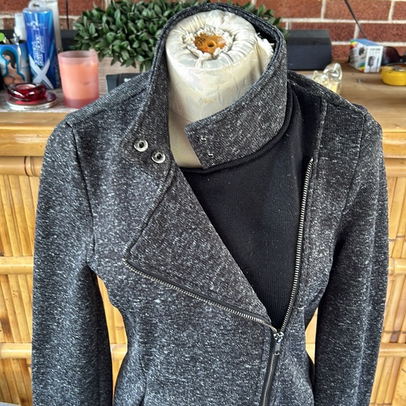 Fabletics Calypso Women's Zip Up
Fleece Jacket - Picture 5 of 10